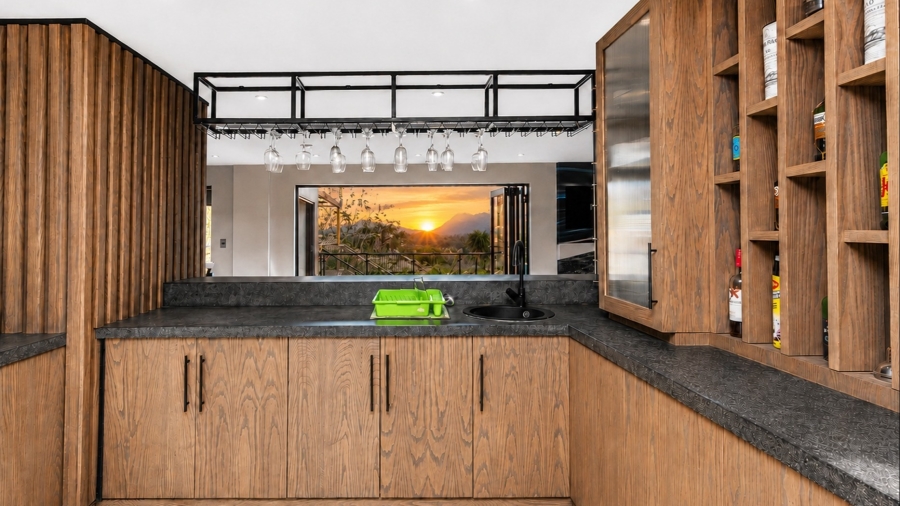 8 Bedroom Property for Sale in Birdwood Estate North West